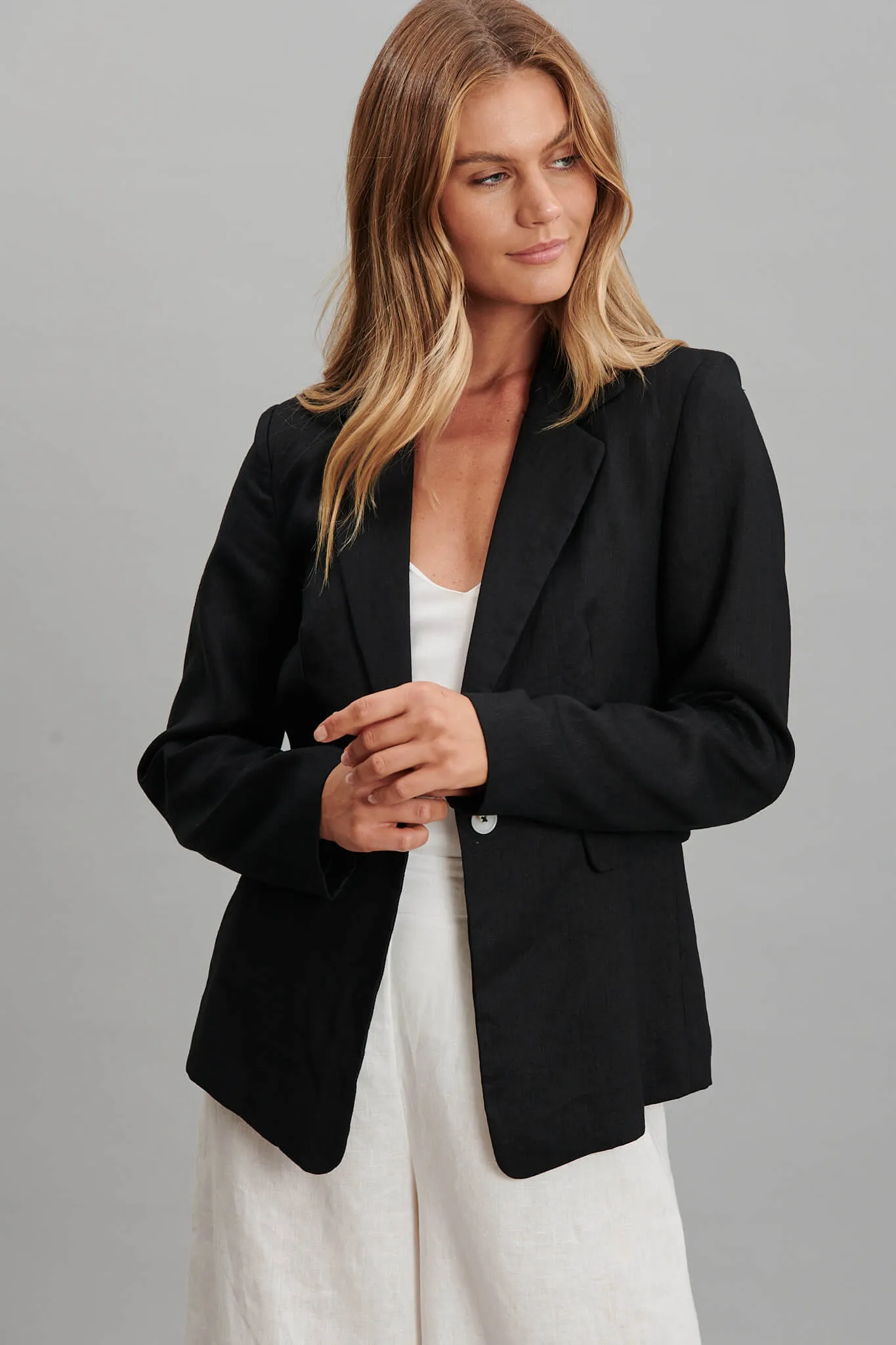 Deborah Blazer In Black Pure Linen