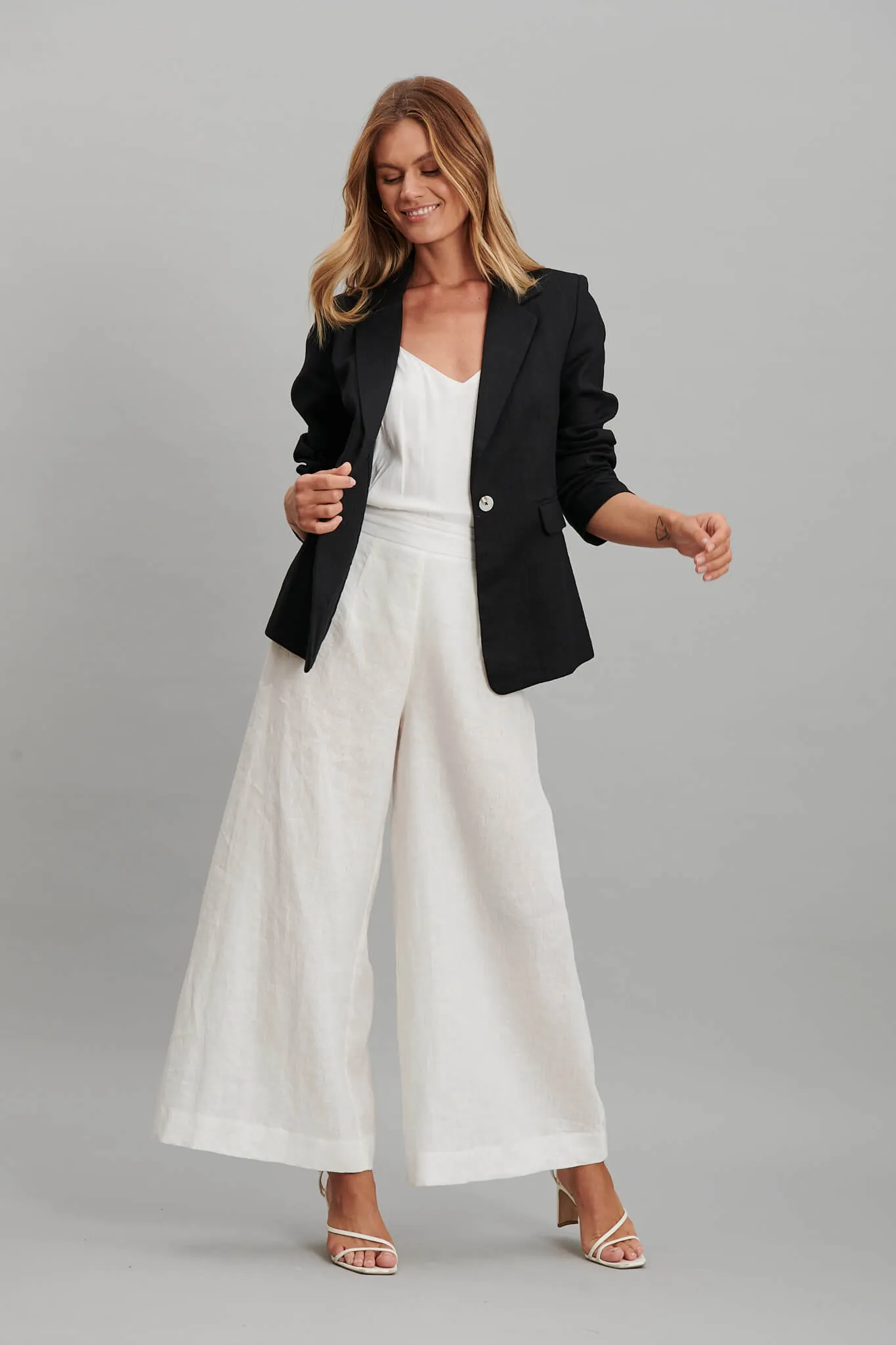 Deborah Blazer In Black Pure Linen