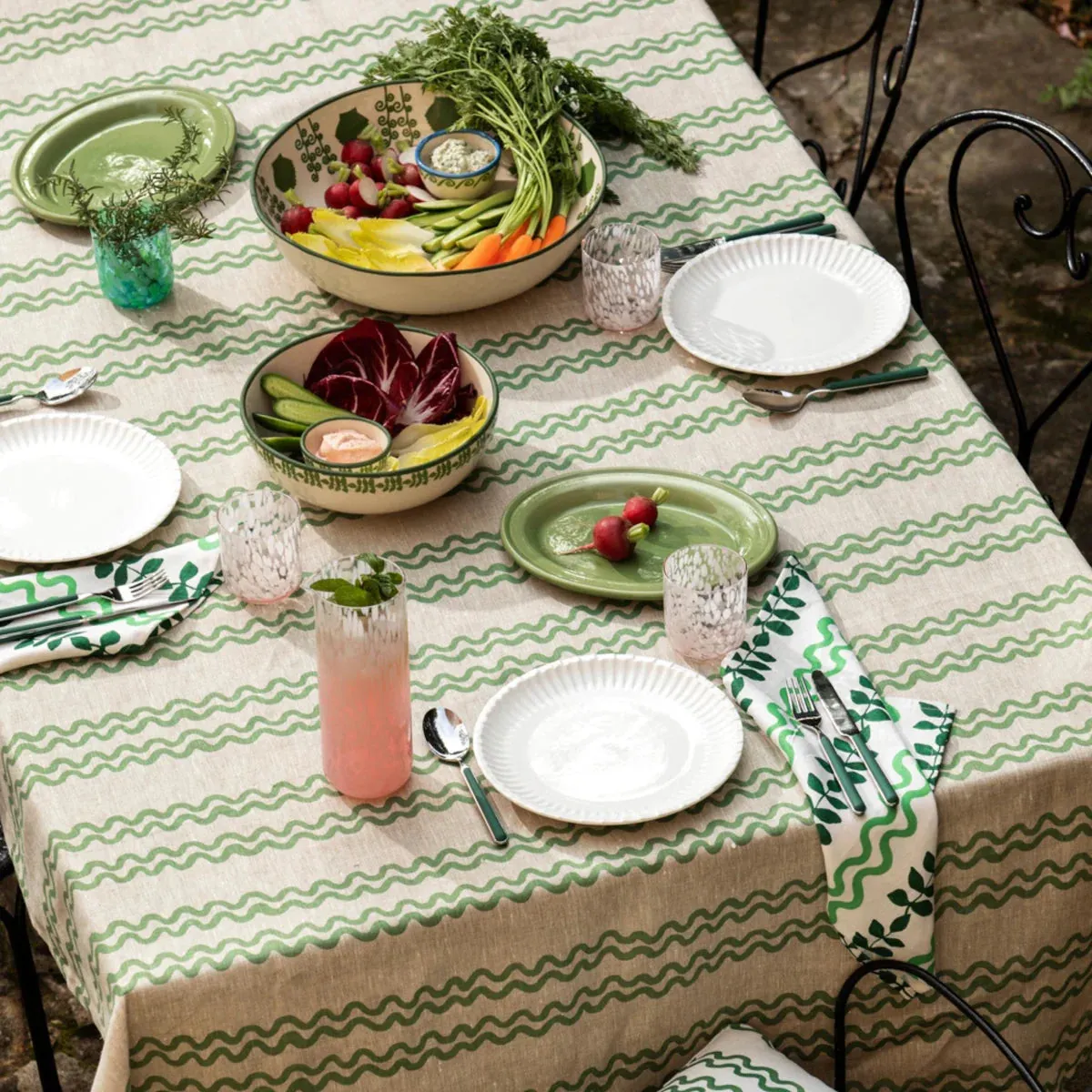 Double Waves Green Tablecloth | Medium